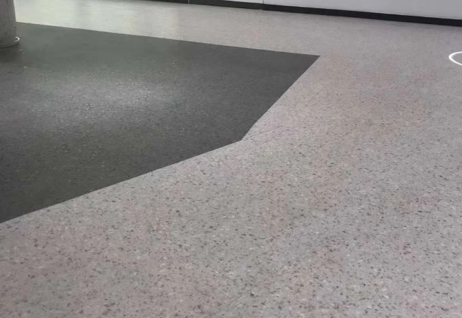 同质透心地板