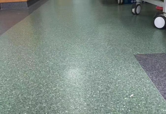 同质透心地板