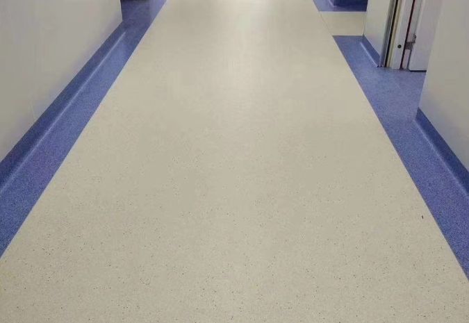 同质透心地板